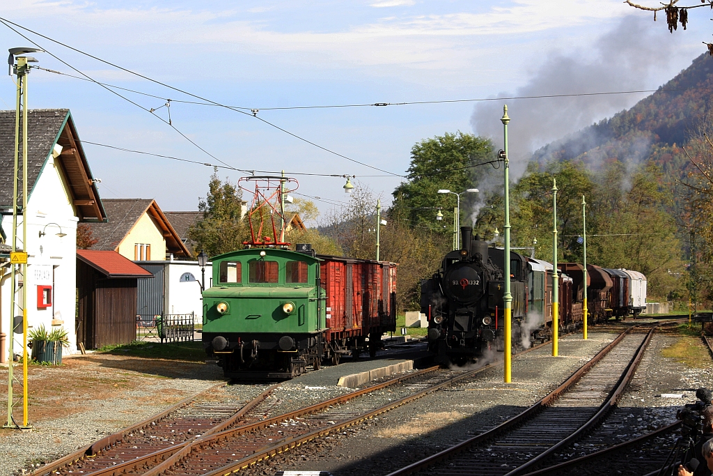 NBIK Güterbahn 1 und 93.1332 am 23.Oktober 2020 im Bahnhof Ferlach.