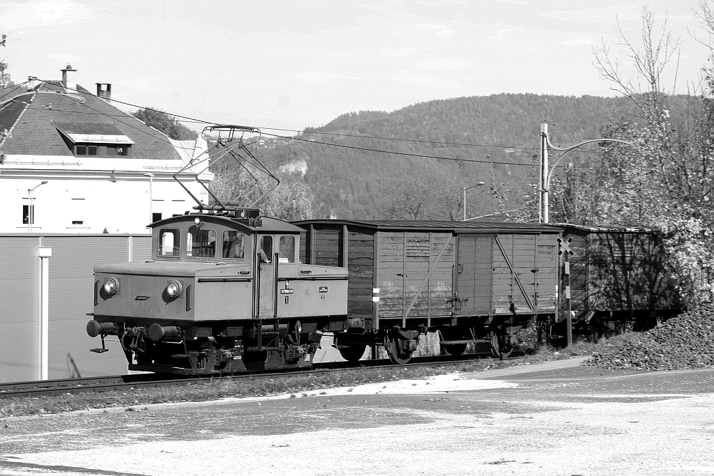 NBIK Güterbahn 1 fährt am 23.Oktober 2020 aus dem Bahnhof Ferlach.