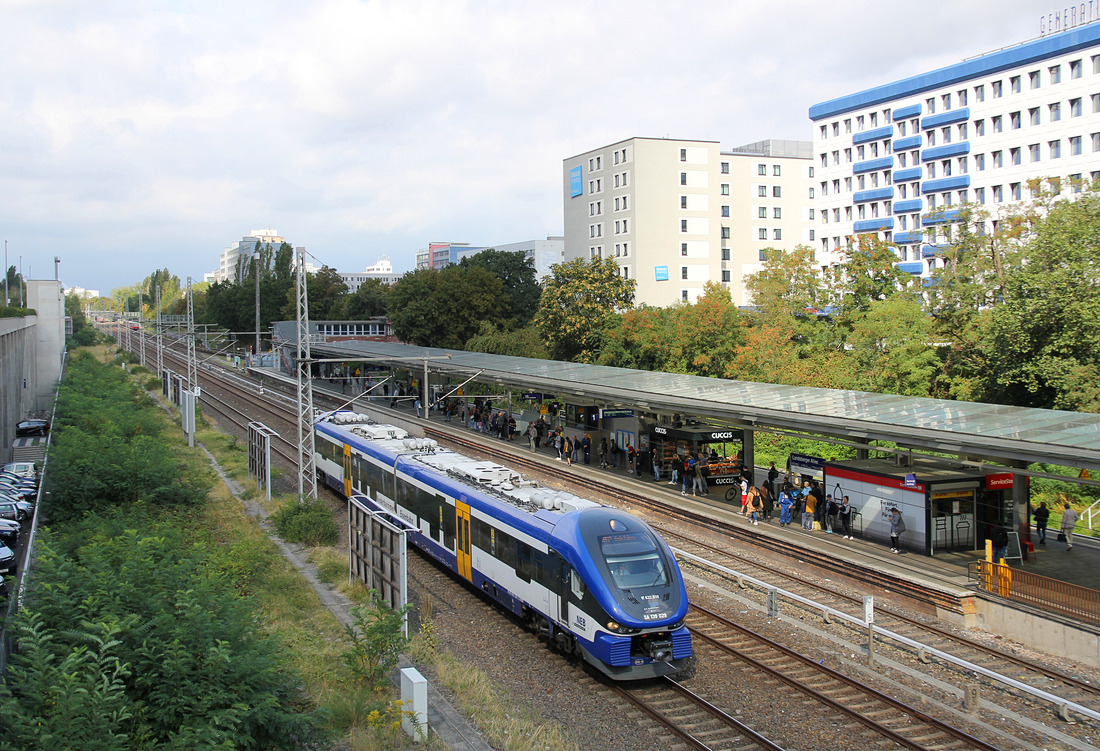 NEB 632 010 als Umleiter-RB 12 nach Berlin Ostkreuz // Berlin, Höhe S-Bahn-Station  Berlin Landsberger Allee  // 13. September 2019
