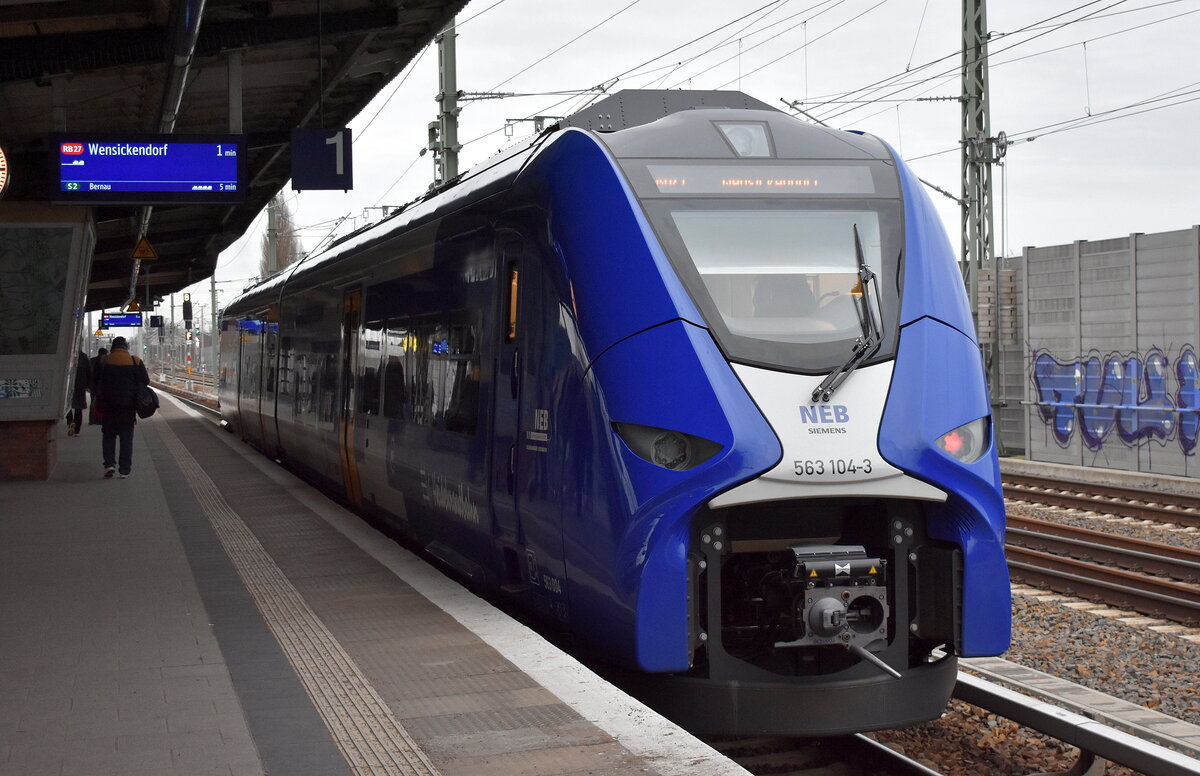 NEB Betriebsgesellschaft mbH, Basdorf, Fahrzeugnutzer: Heidekrautbahn mit ihrem Mireo H  563 104-3 (NVR:  90 80 0563 104-3 D-NEBB..... ) als RB27 nach Wensickendorf abfahrbereit am 30.01.25 Bahnhof Berlin Karow.