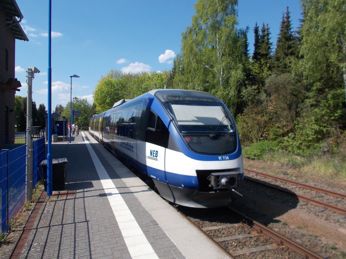 NEB VT738 stand,am 07.Mai 2016,in Groß Schönebeck schon wieder für die Rückfahrt in die Hauptstadt bereit.
