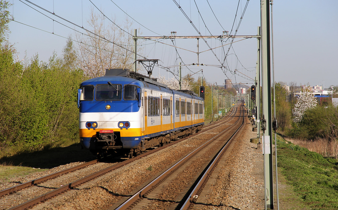 Nederlandse Spoorwegen-Triebzug 2974 // Hoensbroek // 20. April 2016