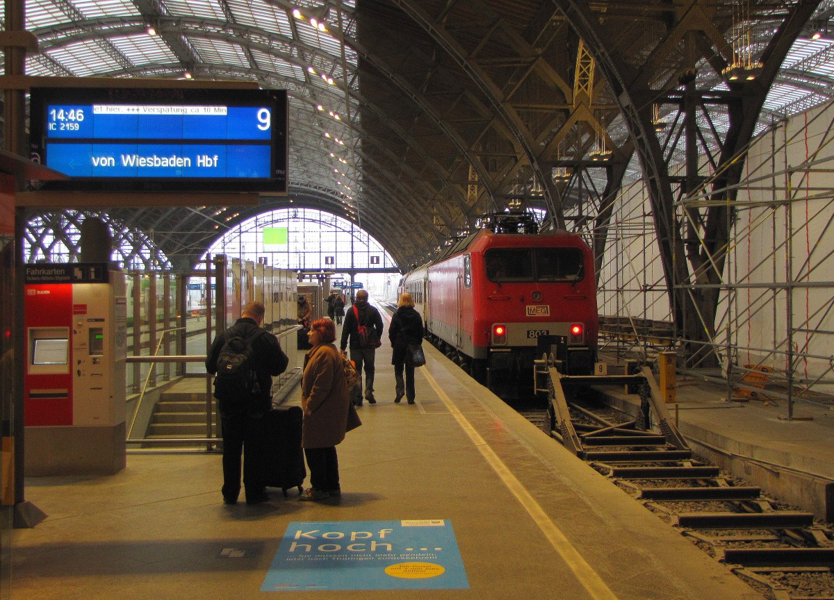 Nein, der IC 2159 aus Wiesbaden Hbf war am 25.11.2014 nicht mit der MEG 803 bespannt. Diese stand jedoch noch mit einem Funkmesswagen und der MEG 304 auf Gleis 9 in Leipzig Hbf, als die Ankunft des IC´s schon angzeigt wurde.