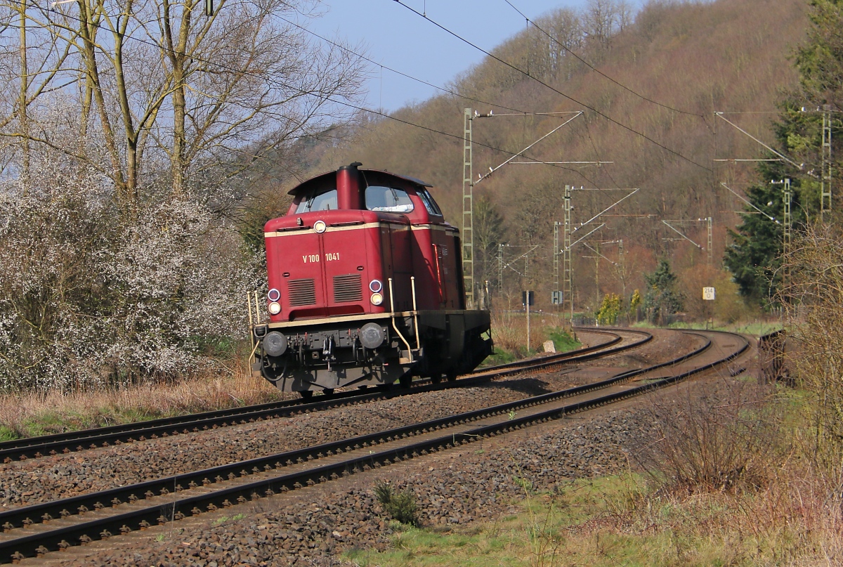 NeSA V100 1041 als Tfzf in Fahrtrichtung Bebra. Aufgenommen am 02.04.2016 in Lispenhausen.