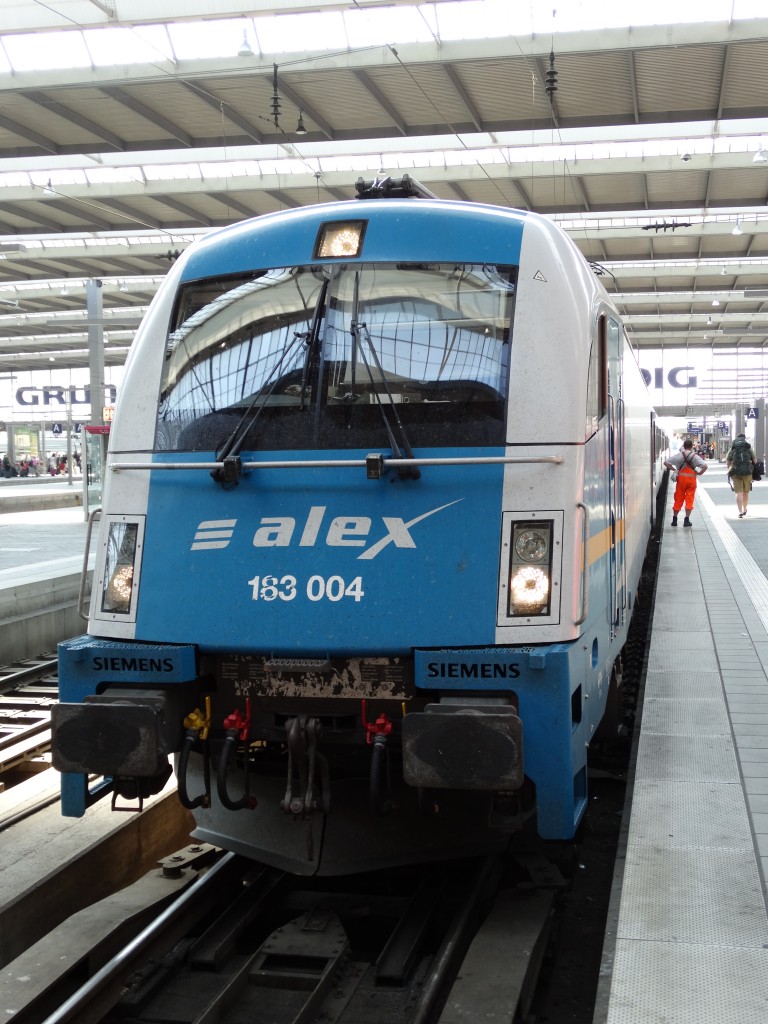 Netinera/ALEX 183 004 am 08.08.15 in München Hbf mit dem ALEX aus Prag