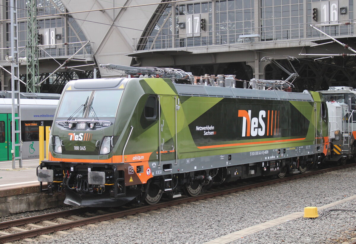 Netzwerkbahn Sachsen 188 045  Lotta  (91 80 6188 045-9 D-AKIEM) am 19.09.2026 beim Tag der Schiene in Leipzig Hbf.