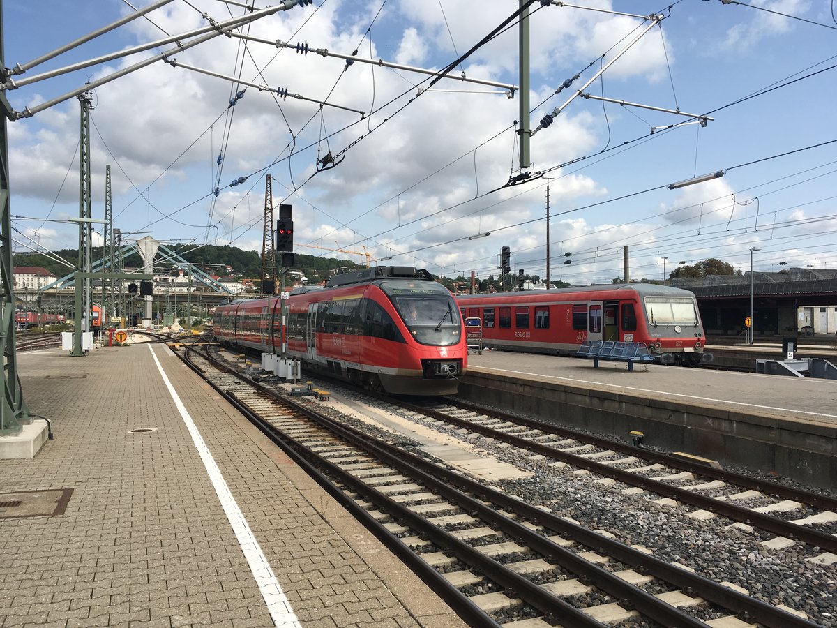 Neu & Alt

628 543 als Rb nach Langenau.

644 033 als Rb die in Ulm endet.

21.08.17, Ulm Hbf