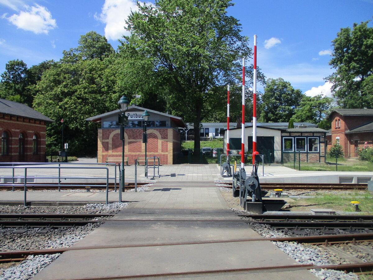 Neu errichtet wurde diese Schranke am Bahnsteigende,am 16.Juni 2024,in Putbus.