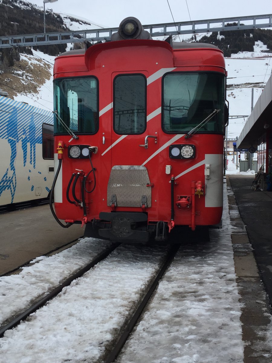 Neu revidierter Steuerwagen mit LED Lampen am 27.2.16 in Andermatt.