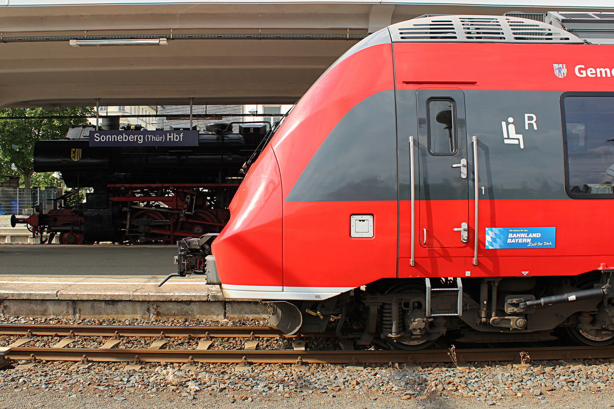 Neu trifft auf Alt! 52 8154-8 traf am 22.06.19, in Sonneberg(Thür)Hbf, auf 442 272/772  Gemeinde Breitengüßbach .