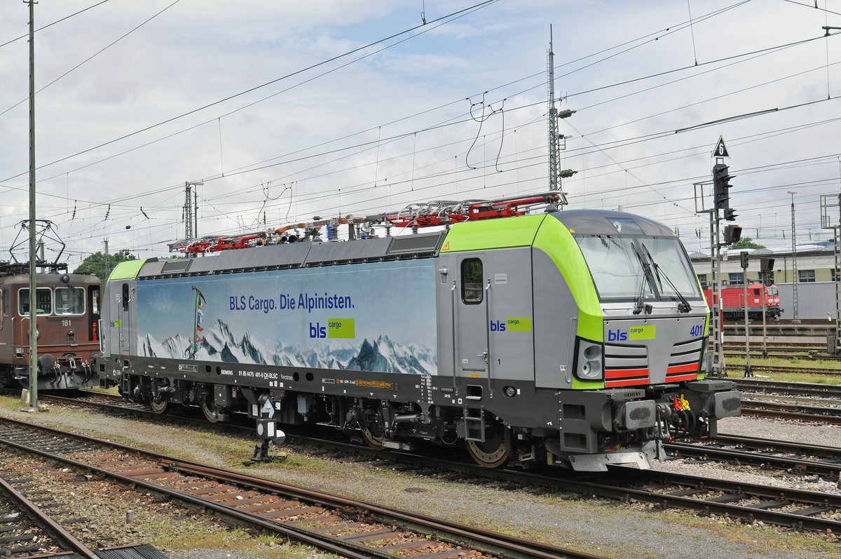 Neue BLS Lok 475 401-6 ist beim Badischen Bahnhof abgestellt. Die Aufnahme stammt vom 14.07.2016.