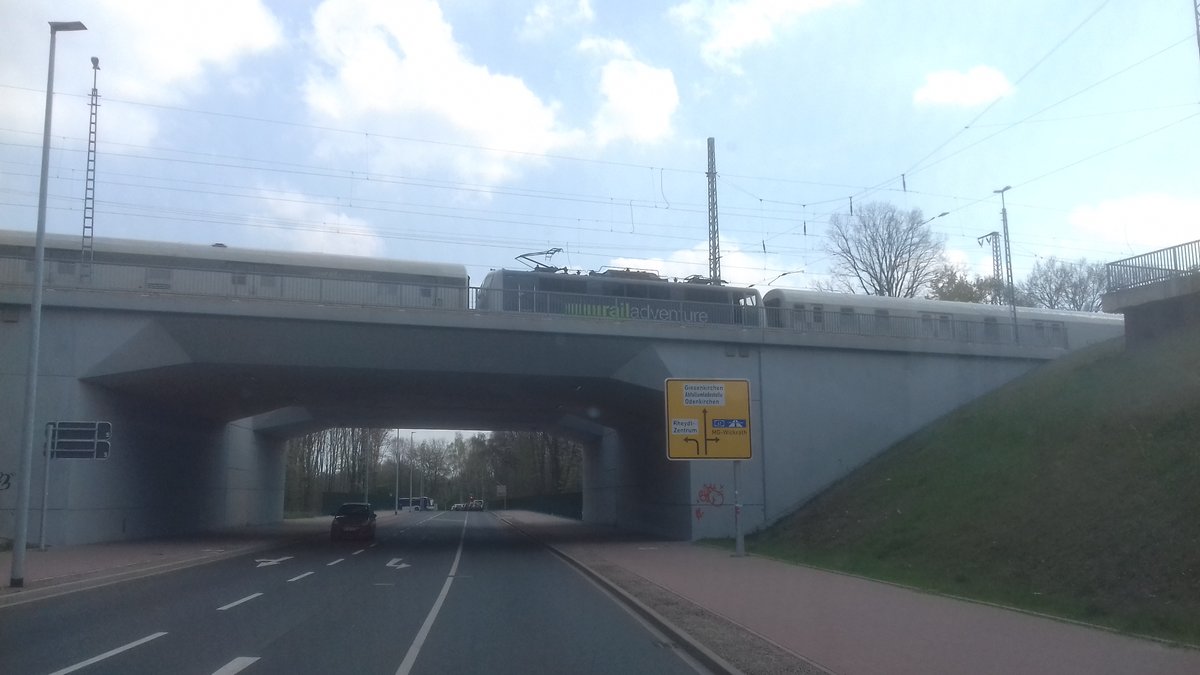 Neue Eisenbahnbrücke über die Hubertusstraße in Rheydt. 15.4.2019