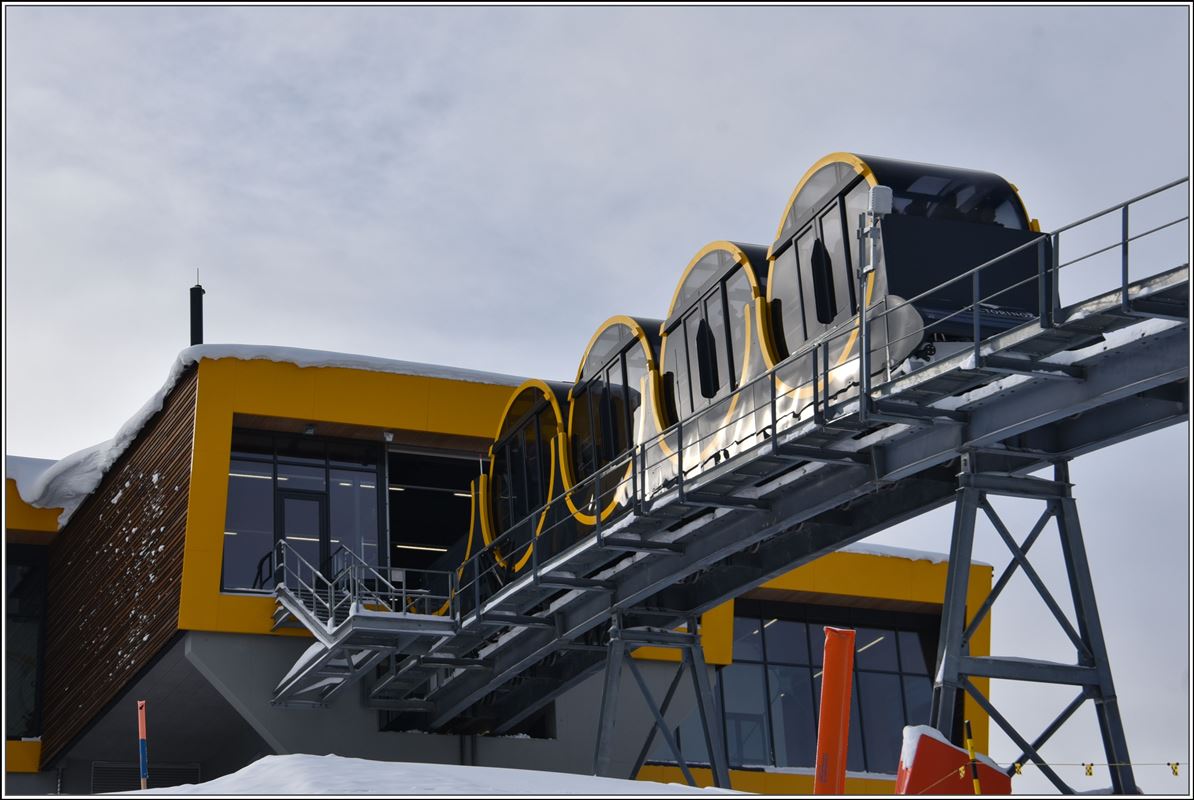 Neue Stoosbahn - steilste Standseilbahn der Welt mit 110%. Bergstation Stoos (20.12.2017)