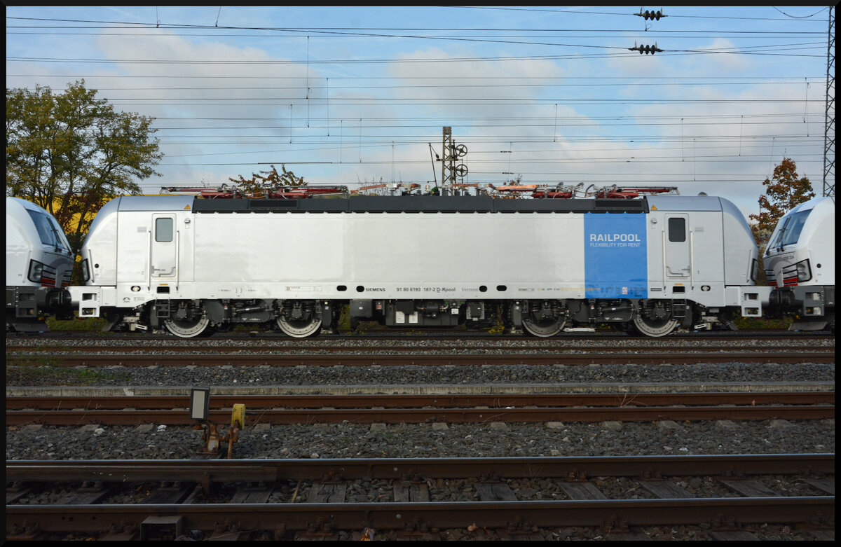 Neue Vectron: Railpool 6193 187-2 am 26.10.2024 in Würzburg-Zell.