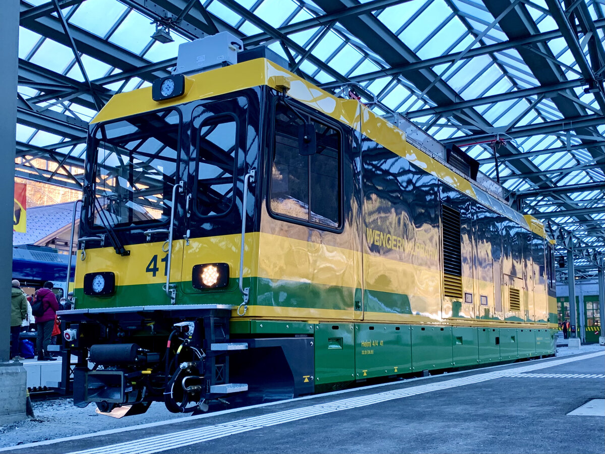 Neue WAB Lok He(m) 4/4 41 am 9.2.22 im Bahnhof Lauterbrunnen.
