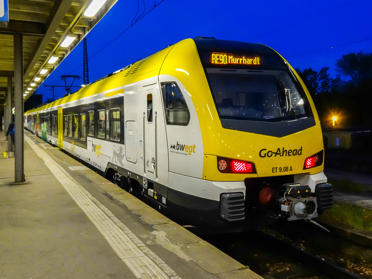 Neuer Flirt 3XL ET 9.08 A von GoAhead als RE90 nach Murrhardt in Stuttgart Hbf, 18.04.20.