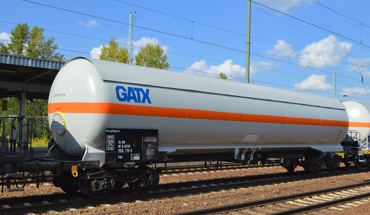 Neuer Jumbo-Druckgaskesselwagen mit Sonnendach vom Einsteller GATX Deutschland mit der Nr. 33 RIV 80 D-GATXD 7814 719-0 Zags am 04.09.18 Bf. Flughafen Berlin-Schönefeld.
