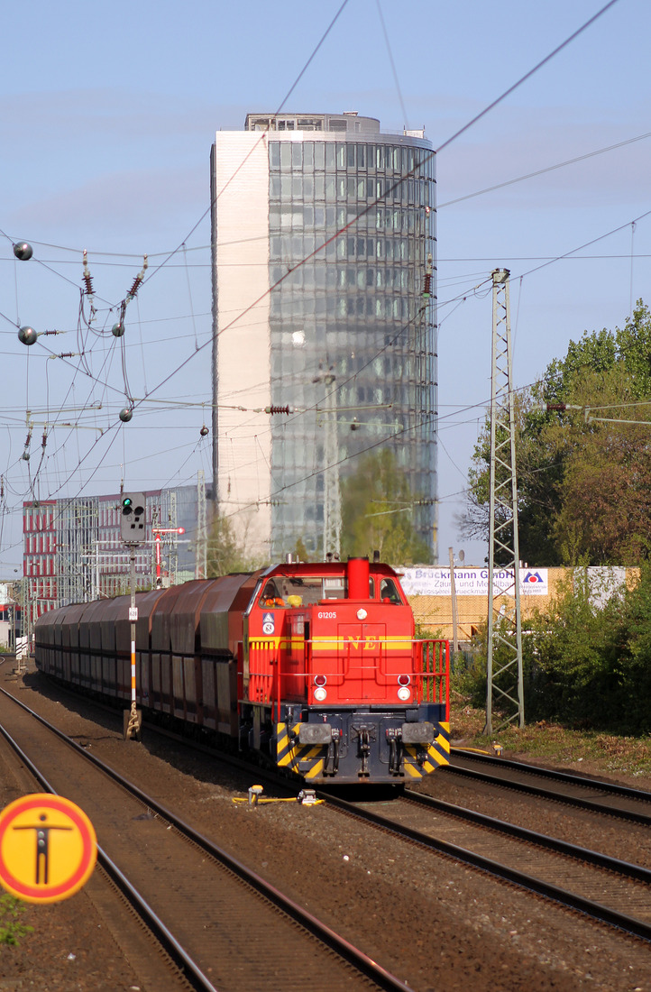 Neusser Eisenbahn - NE ... (Loknummer unbekannt) // Aufgenommen vom S-Bahn-Haltepunkt Düsseldorf Völklinger Straße // 27. August 2013
