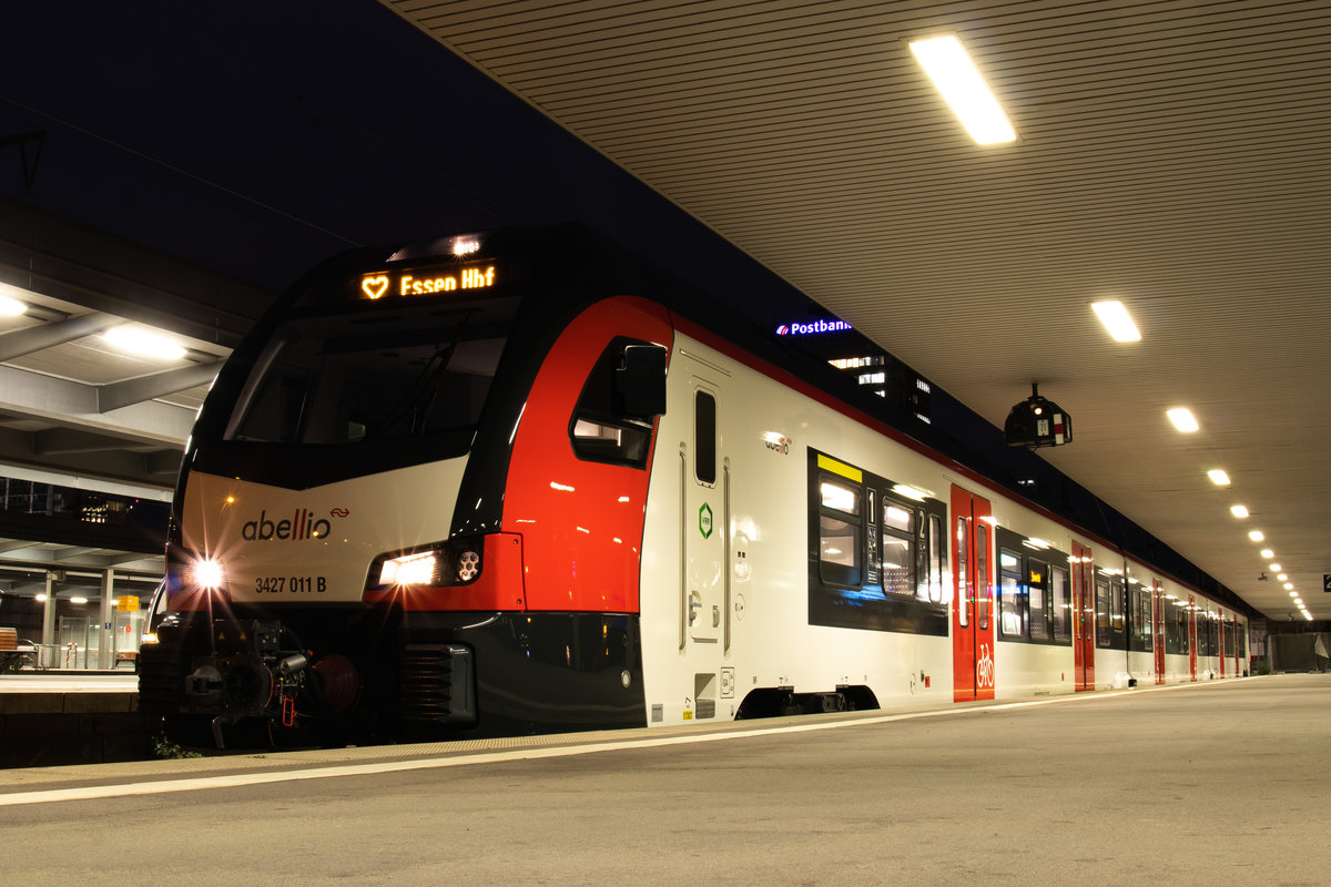 Neuwagen bei Abellio: 3427 011 konnte auf der S2 im Essener Hbf erwischt werden.