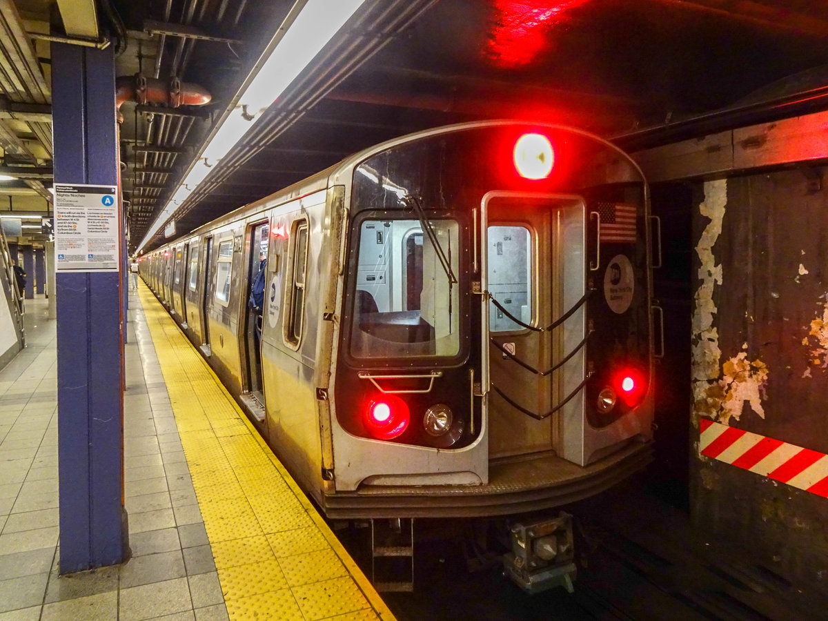 New York City / Manhatten: Zug der Linie C nach Euclid Av in der Station Chambers St, 13.09.2019.