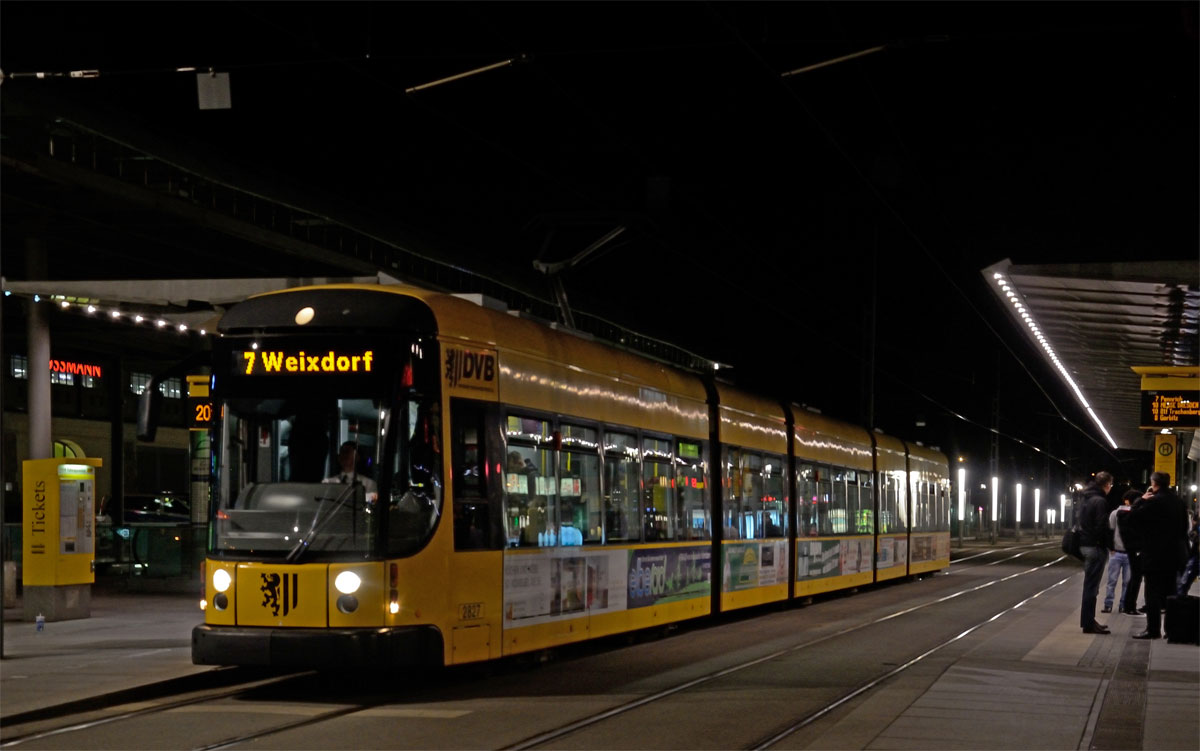 NGT D12DD 2827 als Linie 7, Hauptbahnhof. 25.03.2015