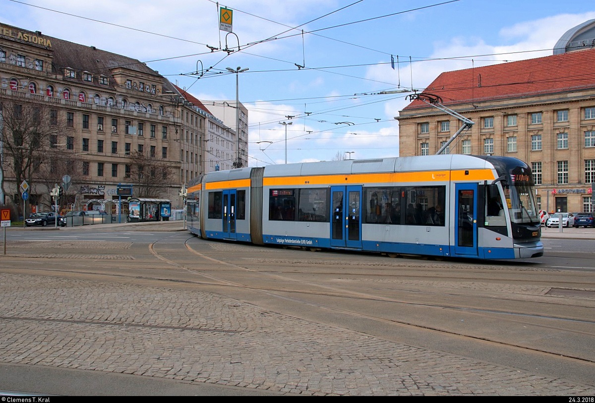 NGT12-LEI (Bombardier Flexity Classic XXL), Wagen 1232, der Leipziger Verkehrsbetriebe (LVB) als Linie 16 von Leipzig Messegelände nach Leipzig-Lößnig erreicht die Haltestelle Hauptbahnhof. [24.3.2018 | 13:42 Uhr]