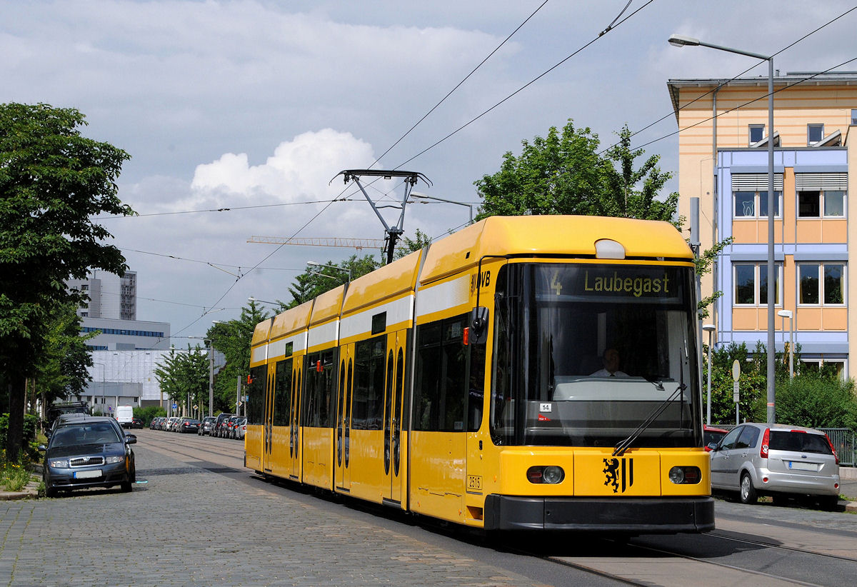 NGT6DD 2515 als Linie 4 in der Canalettostraße unweit der Haltestelle Krankenhaus St. Josef Stift. (14.06.2016)