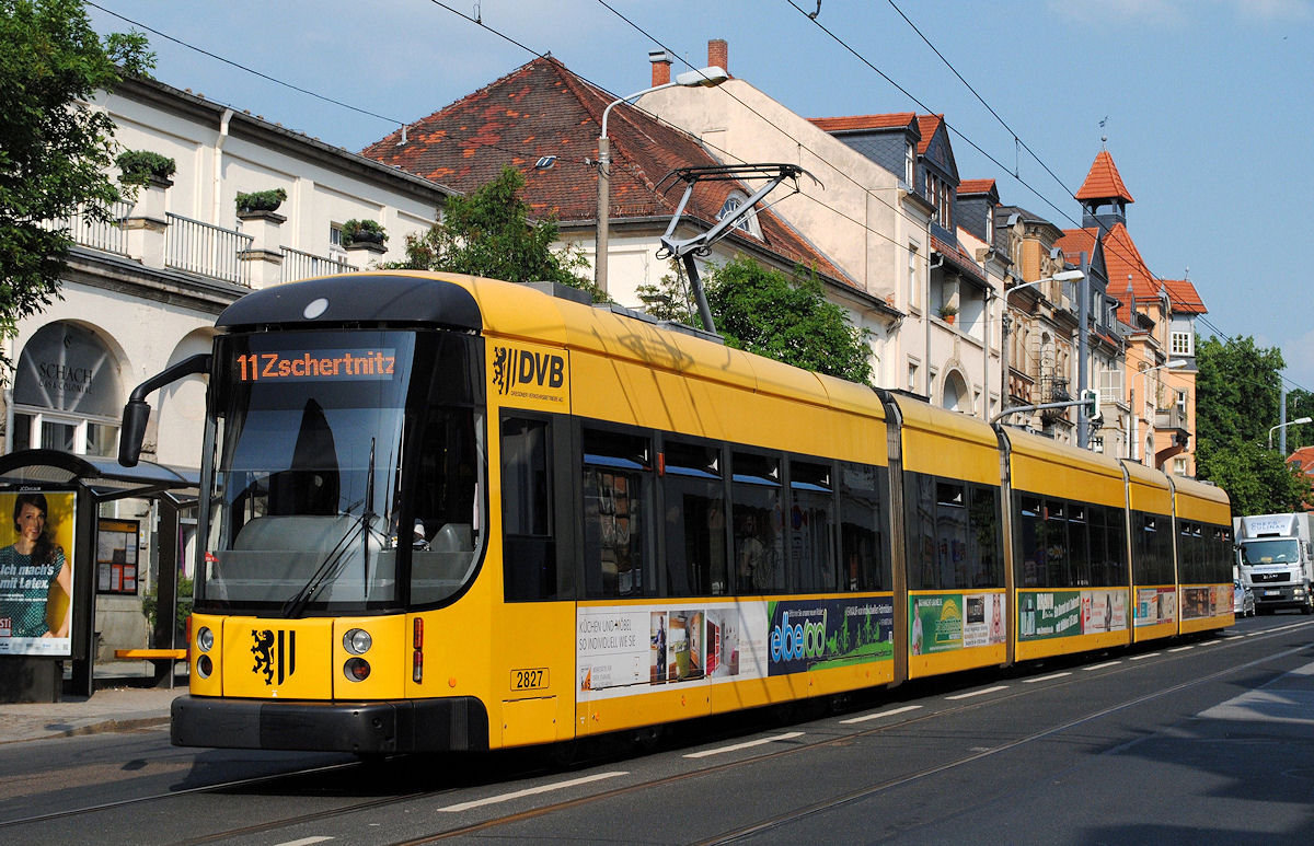 NGTD 12 DD 2827 im Einsatz auf der Linie 11 bei einem kurzen Zwischenhalt am  Weissen Hirsch . (12.06.2015 )