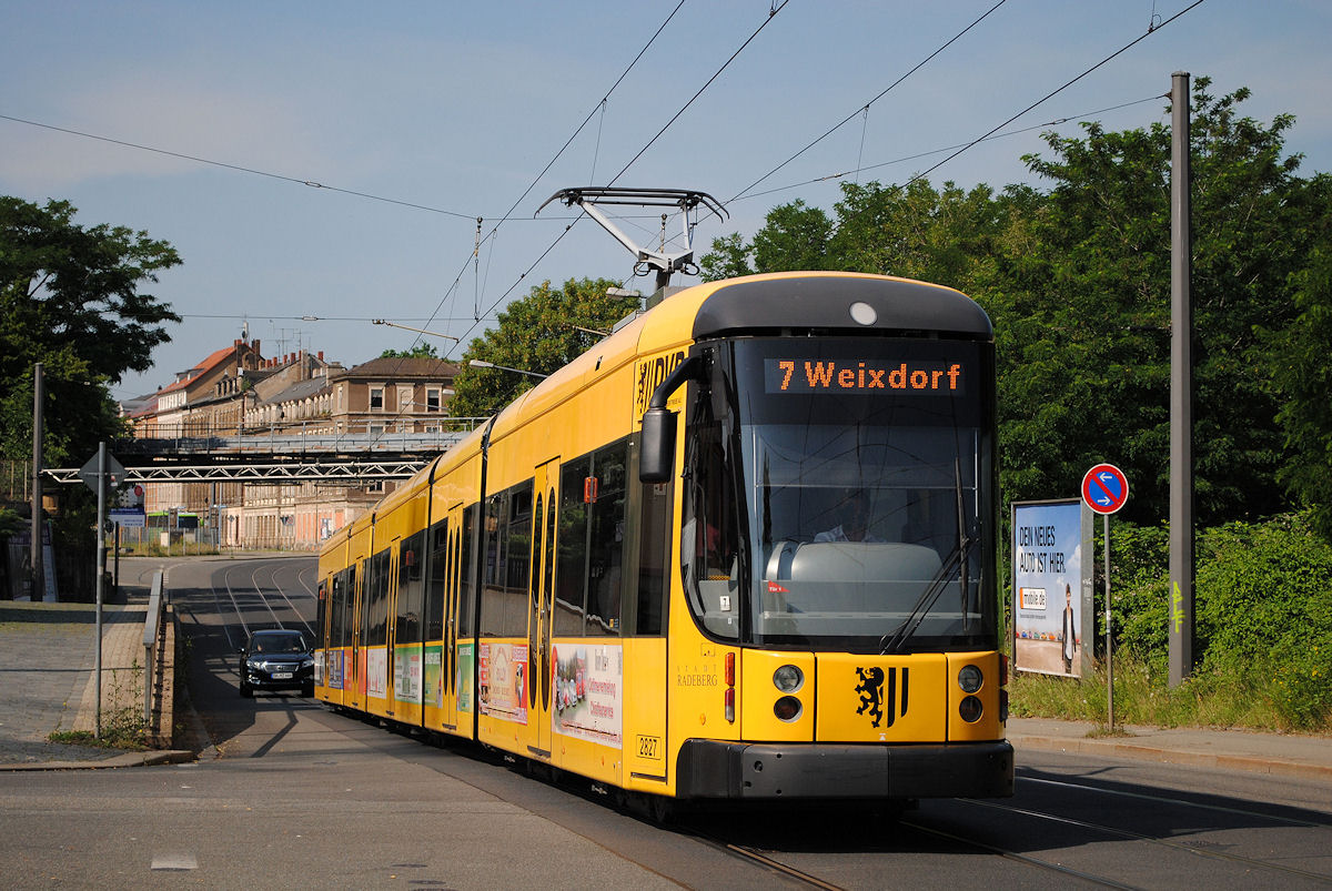 NGTD 12 DD 2827 in der Freiberger Straße kurz vor der Haltestelle Rosenstraße. (14.06.2015 )