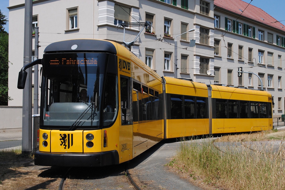 NGTD 8 DD 2639 als Fahrschule während einer kurzen Pause in der Schleife Nöthnitzer Straße. (06.06.2018)