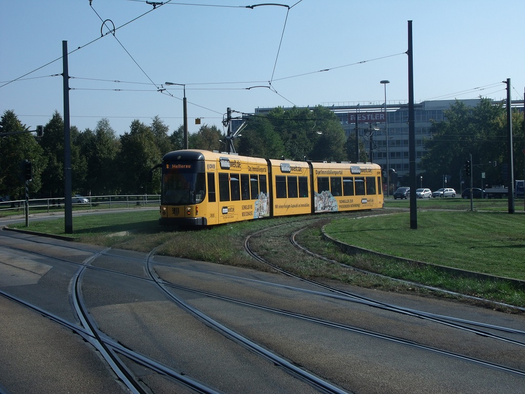 NGTD 8 DD - Tw 2608 - als Linie 9 - in Dresden, Dr.-Külz-Ring - am 5-Oktober-2015