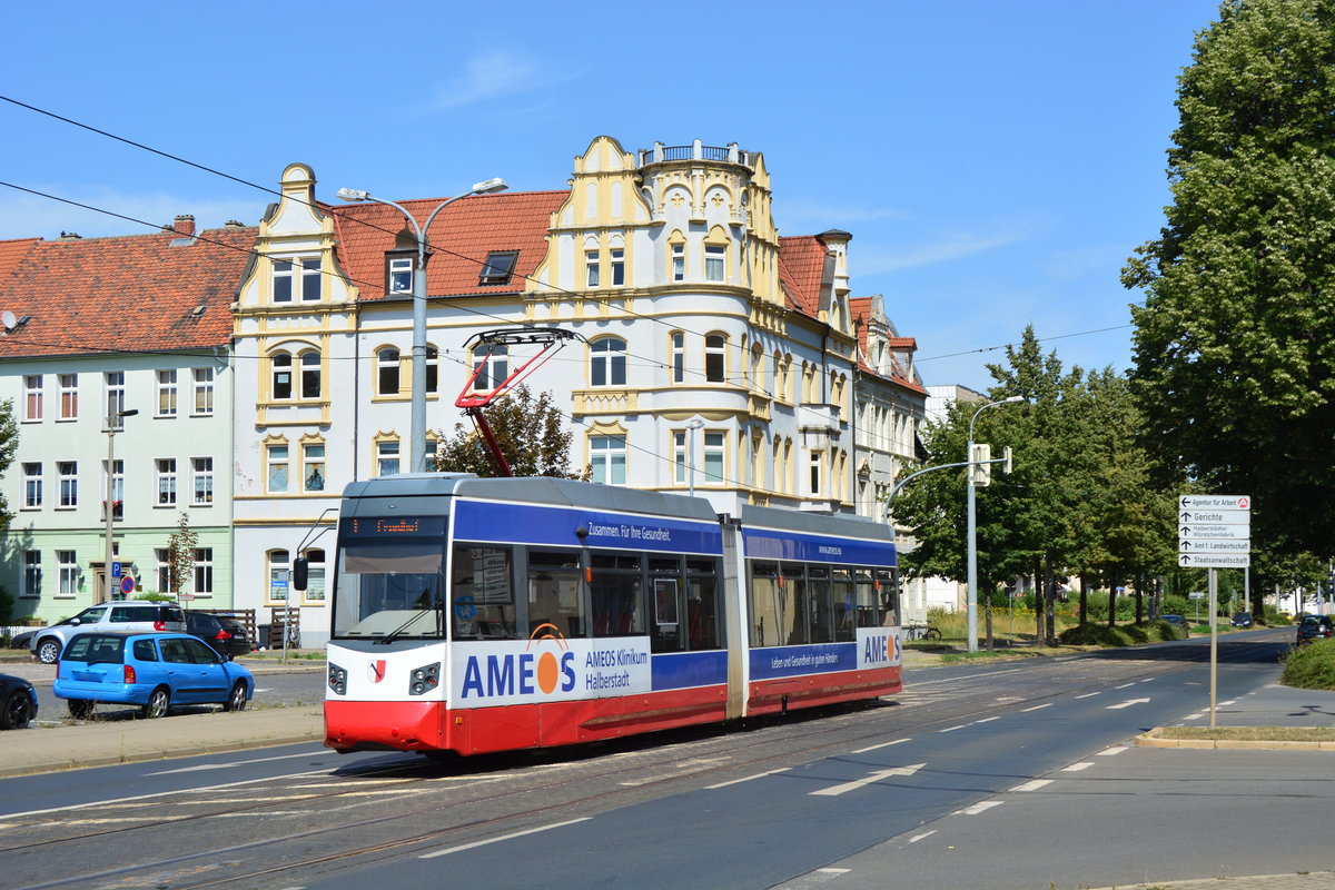 NGTW6-H Tw3 folgt der Richard Wagner Straße als Linie 1 zum Friedhof. 

Halberstadt 26.07.2019