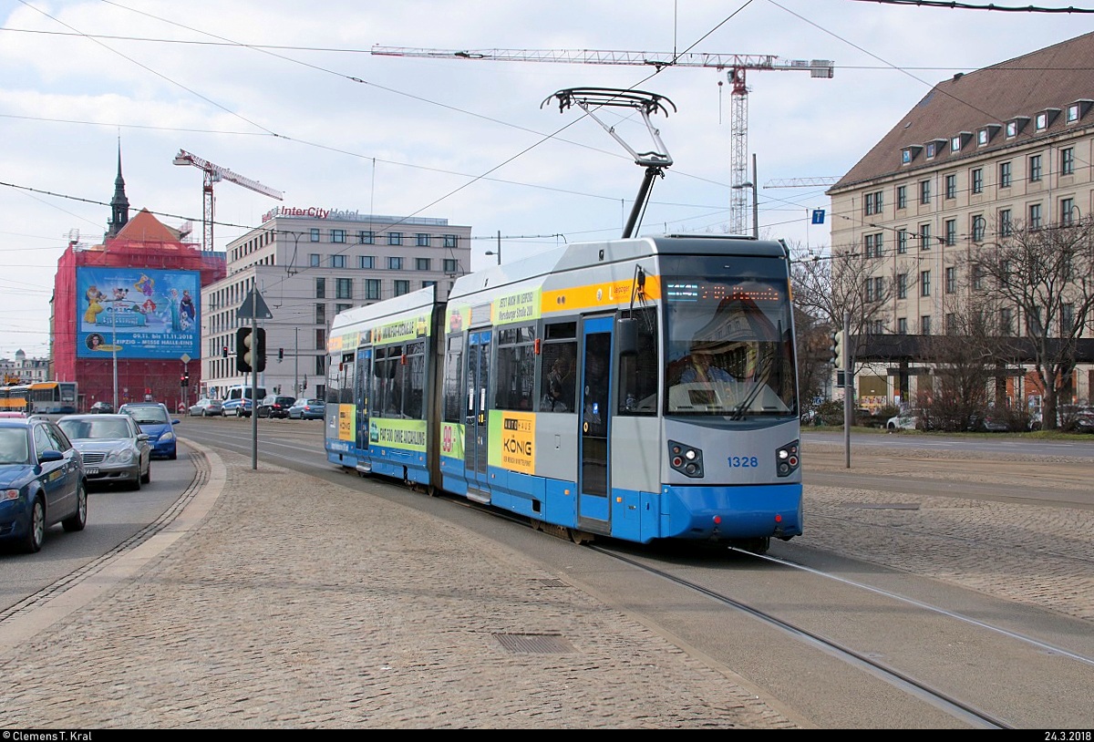 NGTW6 (Leoliner), Wagen 1328 mit Werbung für das Autohaus König, der Leipziger Verkehrsbetriebe (LVB) als Linie 14 von und zum S-Bf. Leipzig-Plagwitz (Ringlinie) erreicht die Haltestelle Hauptbahnhof. [24.3.2018 | 13:47 Uhr]