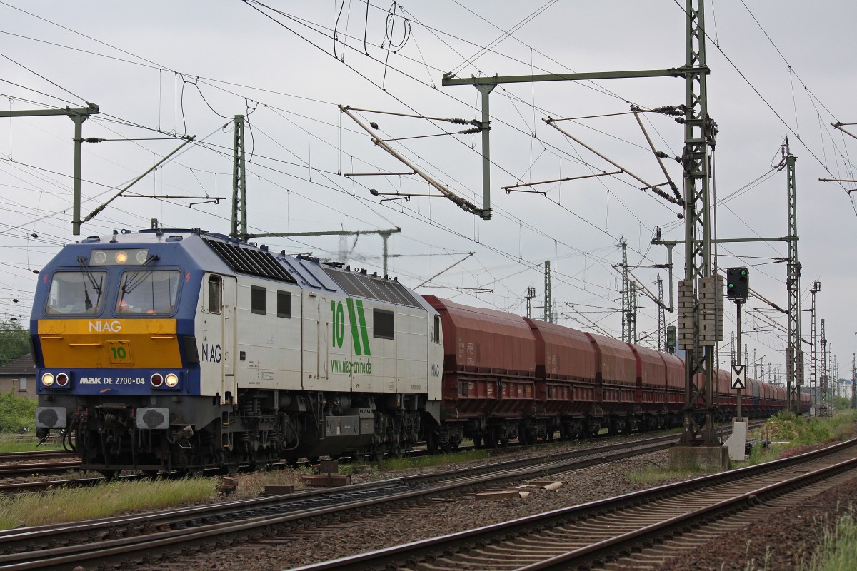 NIAG 10 (Mak DE 2700-04) am 1.6.13 mit einem Kohlezug in Oberhhausen-West.