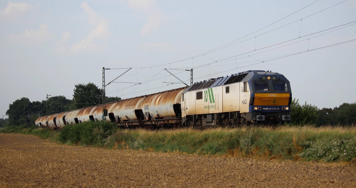NIAG 10 mit Sodazug auf dem Weg nach Neuss bei Krefeld-Grundend am 1.8.16 