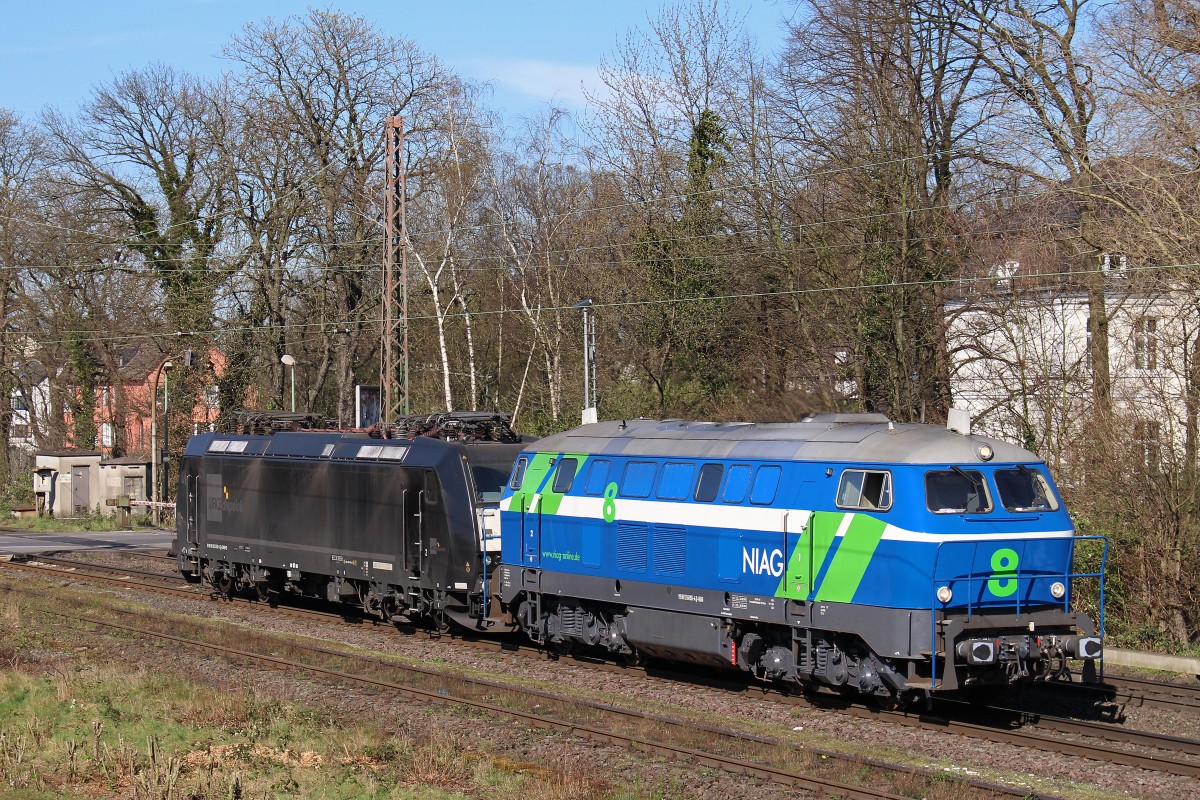 NIAG 8 am 20.3.14 mit MRCE/NIAG 185 553 im Schlepp als Lokzug in Ratingen-Lintorf.