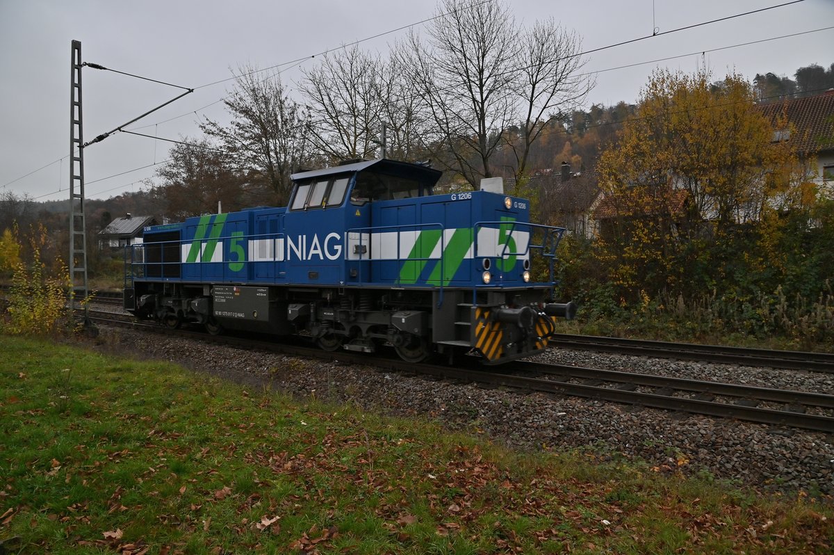 NIAG Nr.5/1275 017 LZ durch Neckargerach am 24.11.2020 gen Neckarelz.