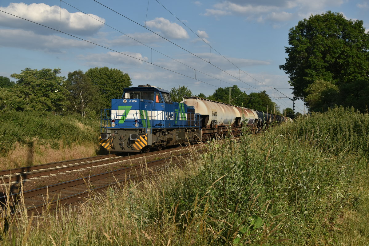 NIAG Nr.7/1275 018 mit einem Silowagenzug am 17.6.2019 bei Kaarst Broicherseite.