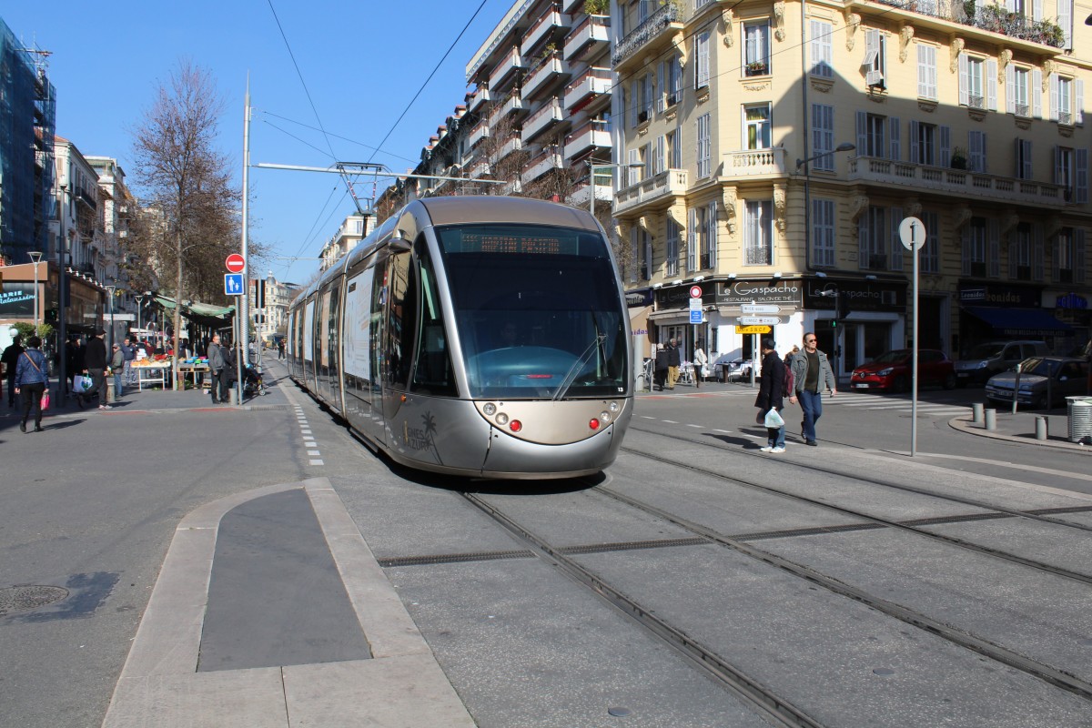Nice / Nizza Lignes d'Azur SL T1 (Alstom Citadis-302 13) Avenue Malausséna am 11. Februar 2015.