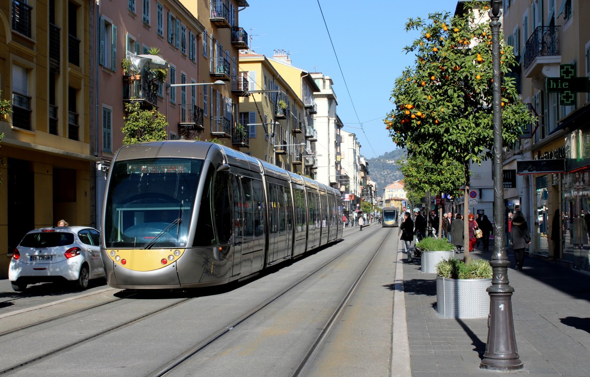 Nice / Nizza Lignes d'Azur SL T1 (Alstom Citadis-402 23) Avenue de la République am 11. Februar 2015.