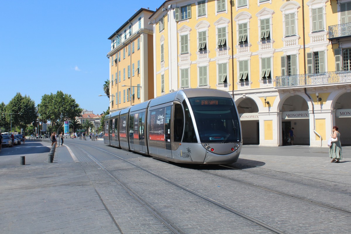 Nice / Nizza Lignes d'Azur SL T1 (Alstom Citadis-302 02) Place Garibaldi am 25. Juli 2015.