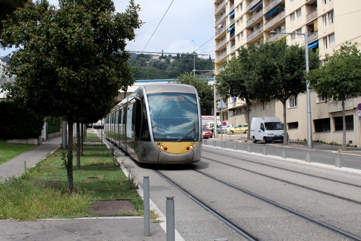 Nice / Nizza Lignes d'Azur SL T1 (Alstom Citadis-402 27) Boulevard Comte de Falicon am 23. Juli 2015.