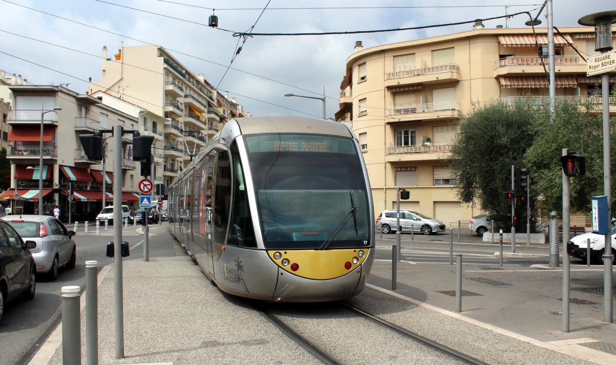 Nice / Nizza Lignes d'Azur SL T1 (Alstom Citadis-402 17) Square Roger Boyer / Rue Puget am 23. Juli 2015