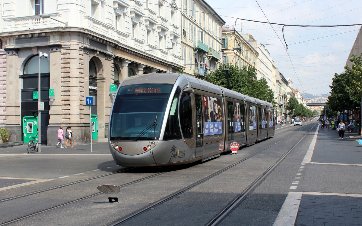 Nice / Nizza Lignes d'Azur SL T1 (Alstom Citadis-302 01) Avenue Jean Médecin / Boulevard Victor Hugo am 23. Juli 2015.