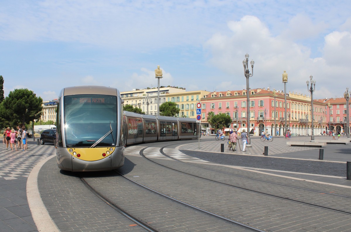 Nice / Nizza Lignes d'Azur SL T1 (Alstom Citadis-402 20) Place Masséna / Boulevard Jean Jaurès am 23. Juli 2015.