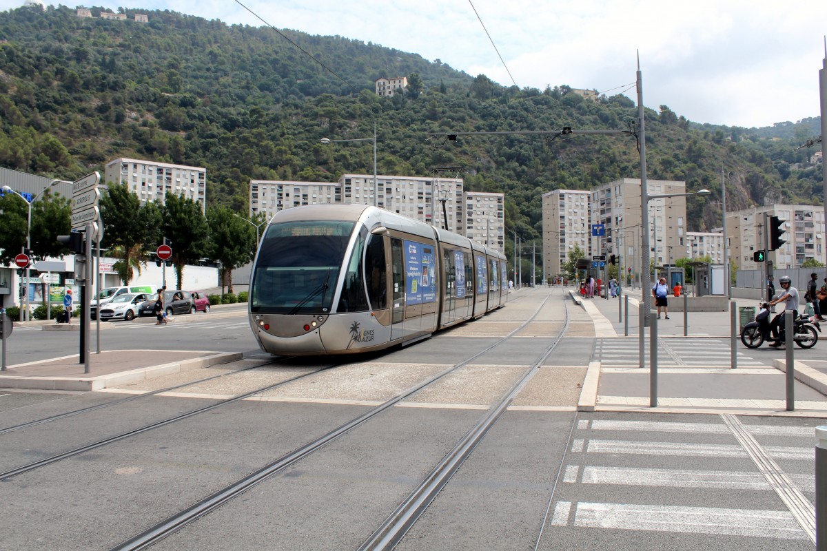 Nice / Nizza Lignes d'Azur SL T1 (Alstom Citadis-302 03) Pont Michel / Route de Turin am 23. Juli 2015.