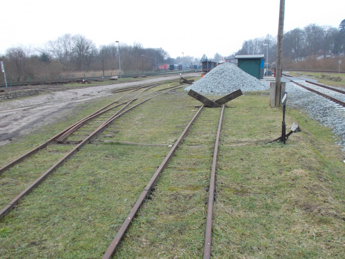 Nicht direkt an der Weiche liegt der Stellhebel in Putbuser Traditionsbereich.Aufgenommen am 16.Februar 2015.