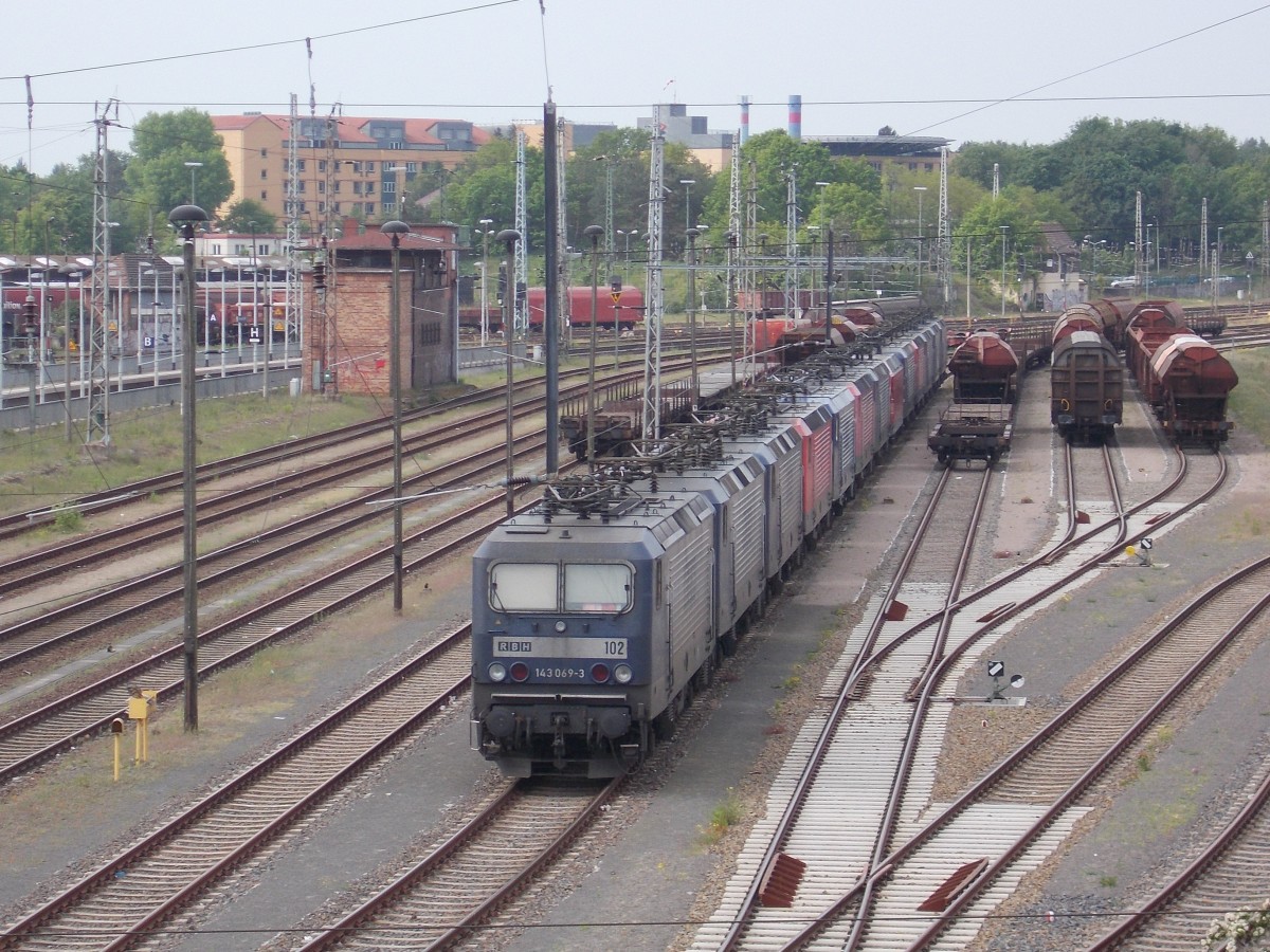 Nicht mehr in Angermünde sind die RBH Lok`s,während der Pause,abgestellt jetzt muß man bis Eberswalde fahren.Von der dortigen Straßenbrücke lassen sich die Lok`s am Besten fotografieren sowie ich es am 23.Mai 2015 tat.