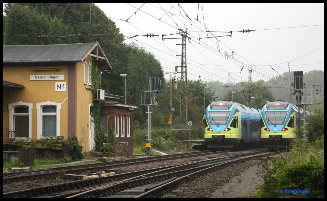 Nicht mehr lange sind Zugkreuzungen mit Triebwagen der Westfalenbahn im Bahnhof Natrup-Hagen möglich; denn dann wechselt der Betreiber. Am 17.9.2017 um 9.27 Uhr kreuzten WFB ET 016 und ET 018 im Bahnhof.