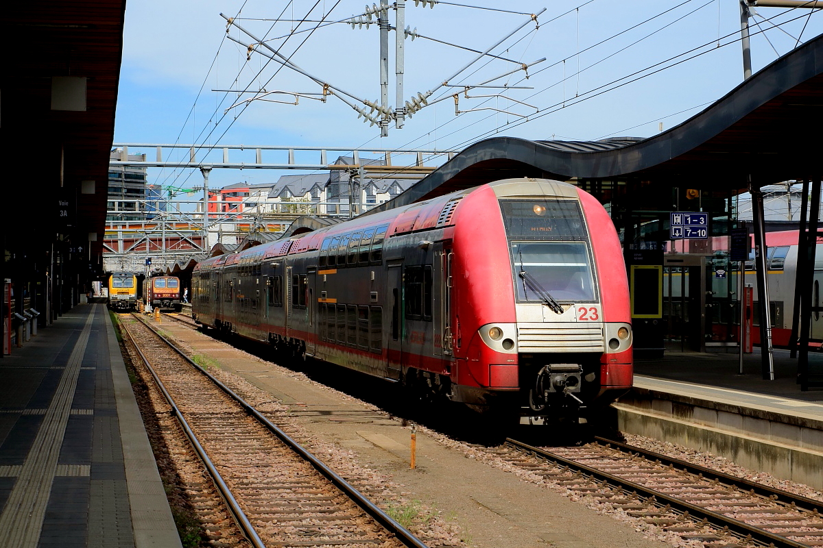 Nicht nur der Luxemburger Hauptbahnhof und seine Umgebung haben sich seit den vorherigen Aufnahmen geändert, sondern auch die dort eingesetzten Fahrzeuge. Am 27.04.2018 wurde dort der CFL 2223 angetroffen.